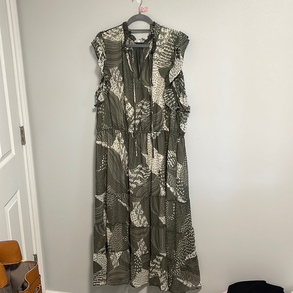 Dex Plus flora maxi dress